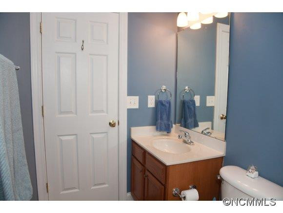 896 West Pointe Drive - Photo 21