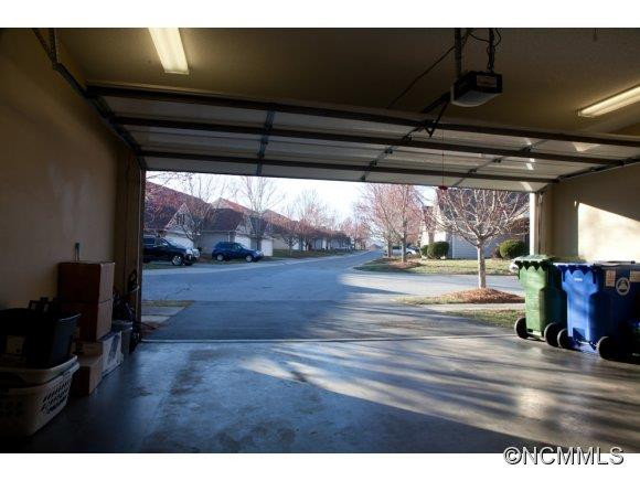 896 West Pointe Drive - Photo 24