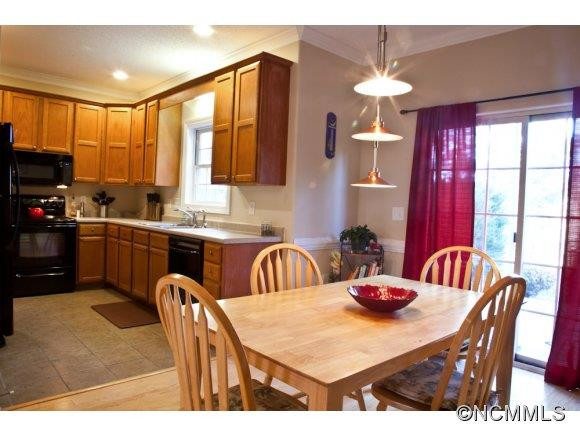 896 West Pointe Drive - Photo 4