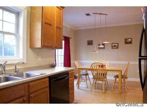 896 West Pointe Drive - Photo 5