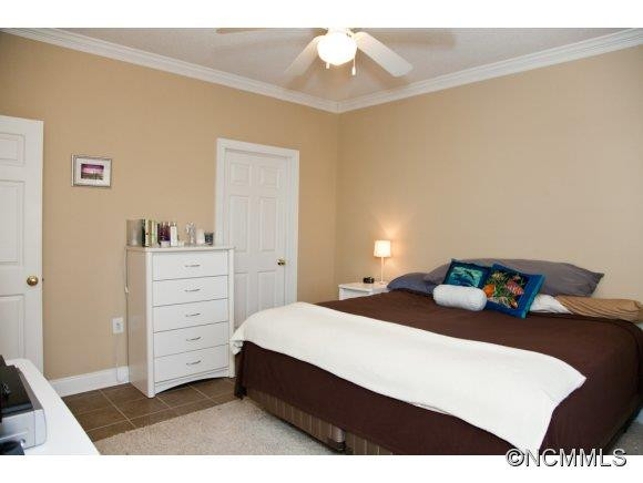 896 West Pointe Drive - Photo 9