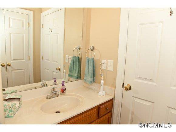 896 West Pointe Drive - Photo 10