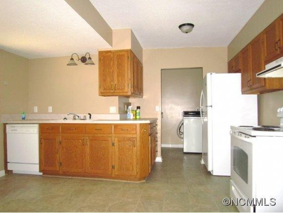 40 Tryphena Road - Photo 4