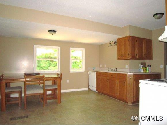 40 Tryphena Road - Photo 7