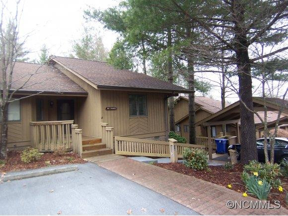 201 North Scarlet Oak Lane
