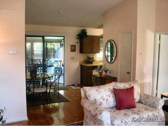 218 Resada Dr - Photo 2