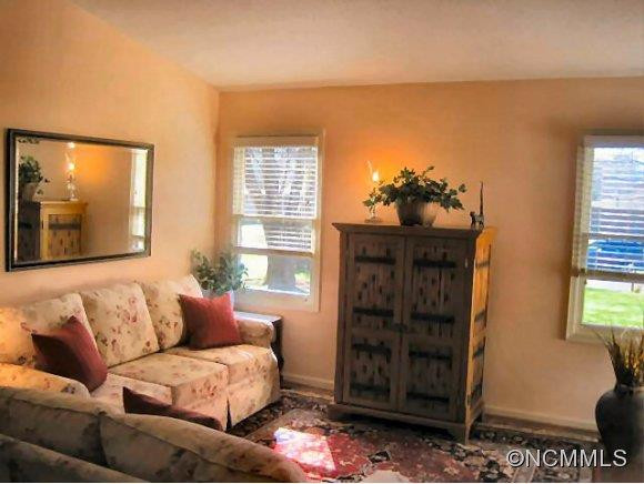 218 Resada Dr - Photo 3