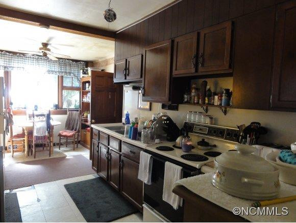 11 Eastway St - Photo 6