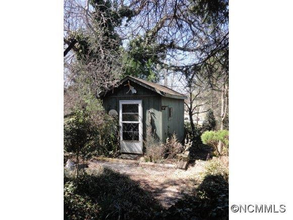 11 Eastway St - Photo 9