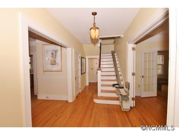 315 Montford Av - Photo 2