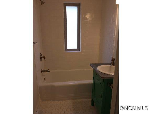 78 Robinson Avenue - Photo 20