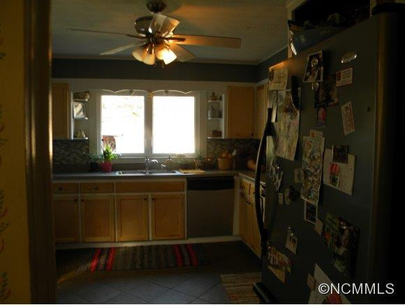 5599 NC 197 North - Photo 2