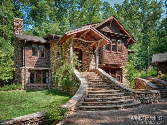 2 WOODMERE LANE