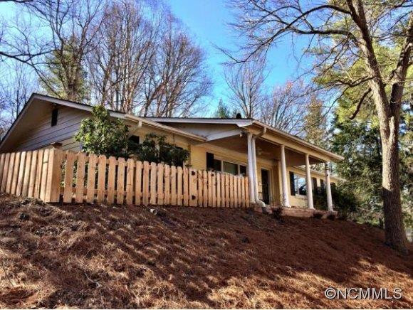 11 MAPLEWOOD RD