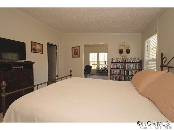 2000 Fox Hollow Road - Photo 13