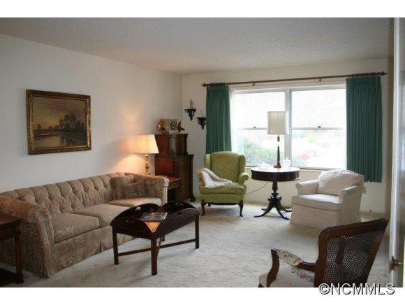 27 Capri Lane - Photo 4