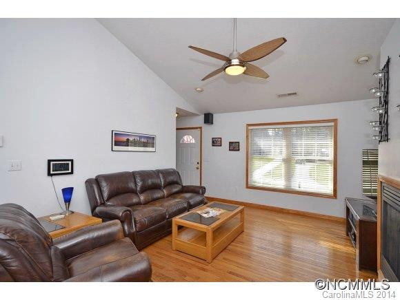 109 Littlefield Drive - Photo 2