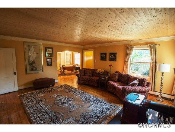 325 Wilson Ave - Photo 2