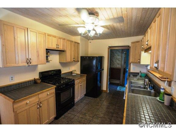 325 Wilson Ave - Photo 3