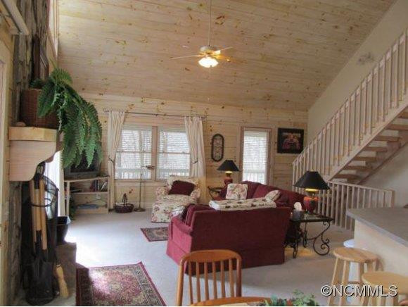 396 HONEYSUCKLE LANE - Photo 3