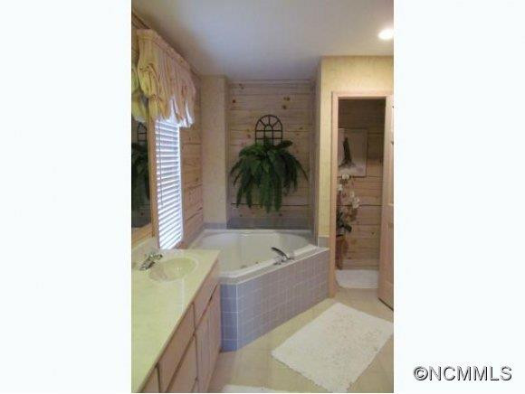 396 HONEYSUCKLE LANE - Photo 8