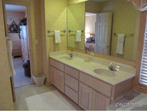 396 HONEYSUCKLE LANE - Photo 9