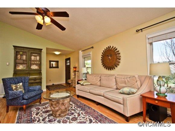 7 Emerald Ct - Photo 2