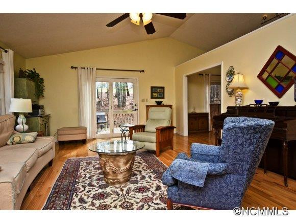 7 Emerald Ct - Photo 3