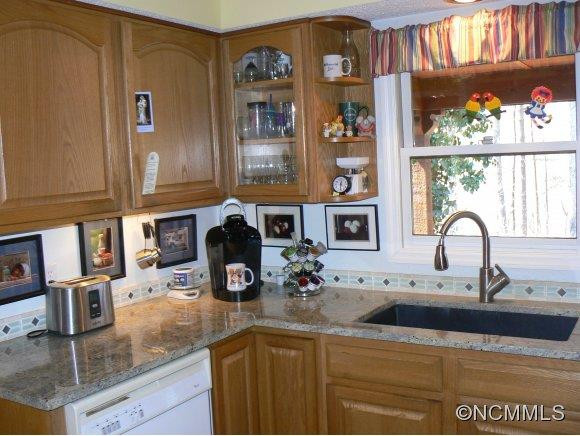 24 Charter Glen - Photo 8