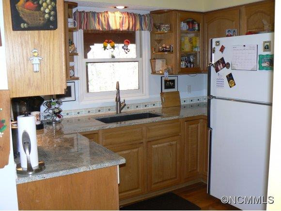 24 Charter Glen - Photo 9