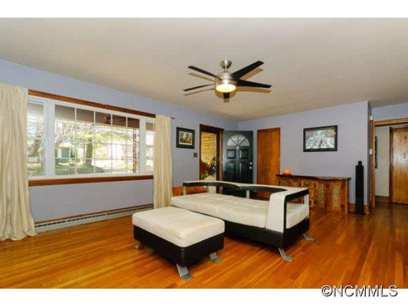 11 North College Street - Photo 5