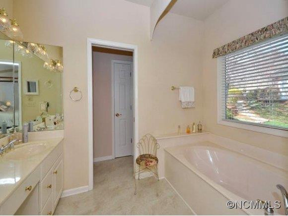 110 FAIRWAY KNOLLS DRIVE - Photo 12