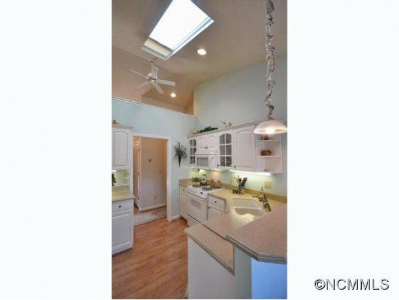 110 FAIRWAY KNOLLS DRIVE - Photo 8