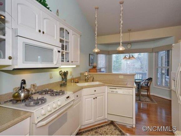 110 FAIRWAY KNOLLS DRIVE - Photo 9