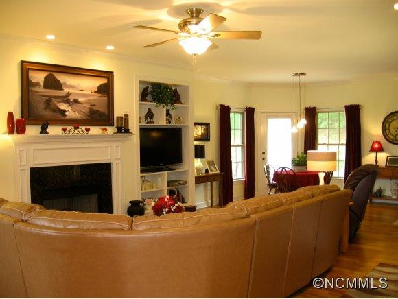 8 Emerald Court - Photo 3