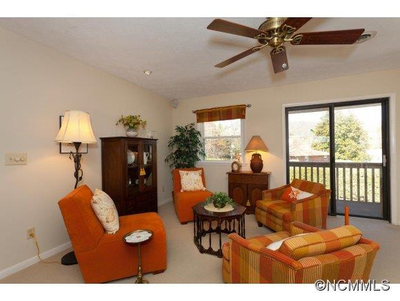 101 Oakwood Place Unit 4 - Photo 3