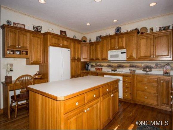 8 AMBERWOOD LANE - Photo 5