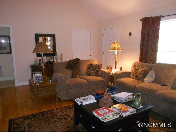 128 Savannah Drive - Photo 4