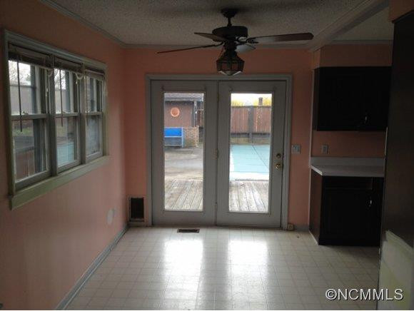 401 Crest Road - Photo 6