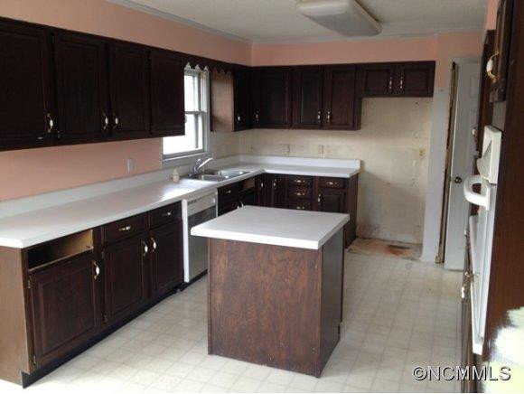 401 Crest Road - Photo 7