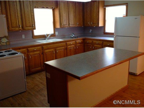 63 Elaine Street - Photo 2