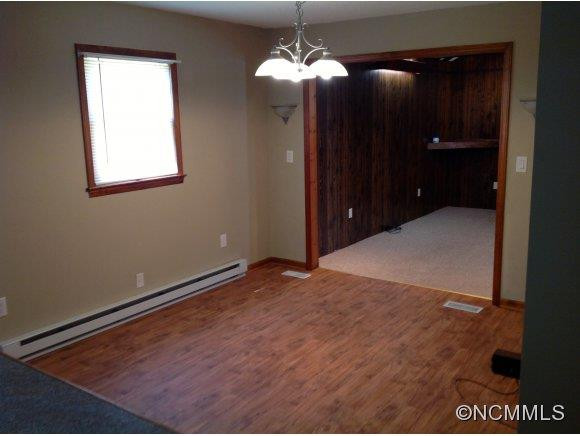 63 Elaine Street - Photo 3