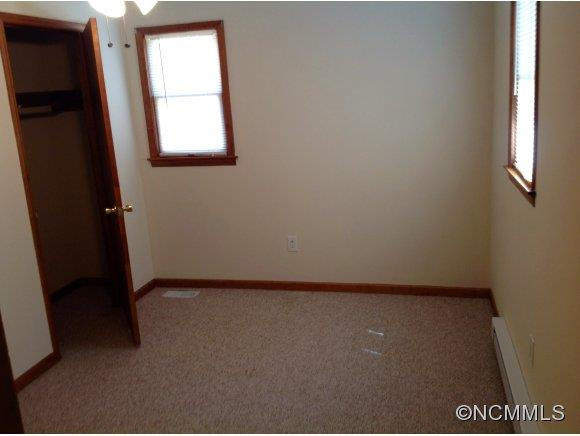 63 Elaine Street - Photo 6