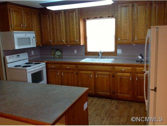 63 Elaine Street - Photo 7
