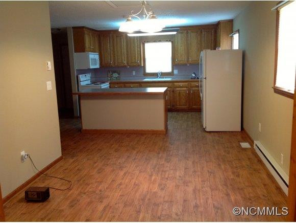 63 Elaine Street - Photo 8
