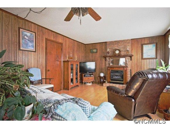472 King Circle - Photo 2