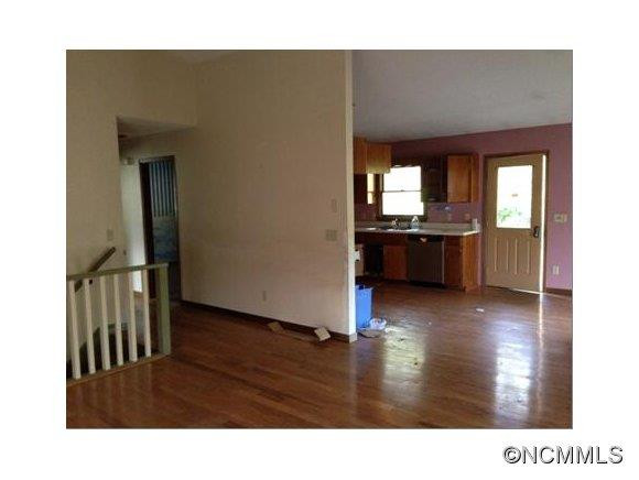 144 South Woods Drive - Photo 3