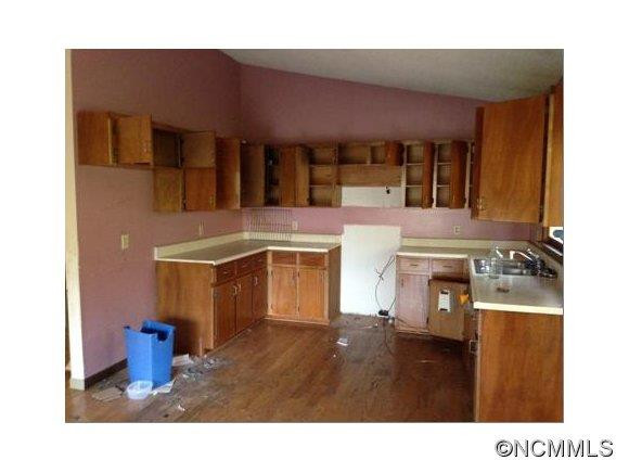 144 South Woods Drive - Photo 5