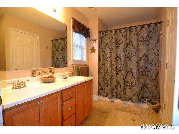 34 Edmond Woods - Photo 8