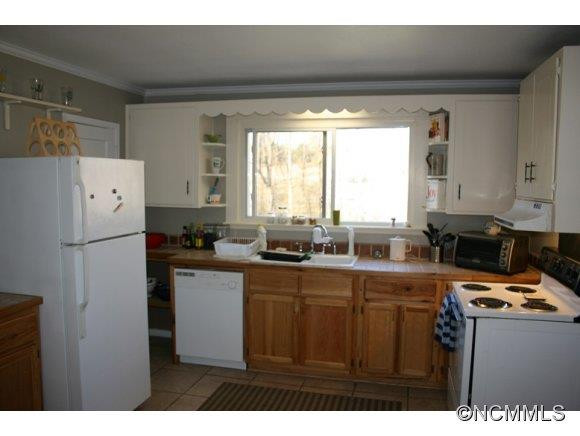 144 CLUBHOUSE DRIVE - Photo 3